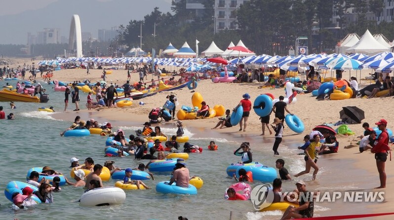 "3년을 기다렸다" 피서 본고장 경포해수욕장 개장 준비 '착착'