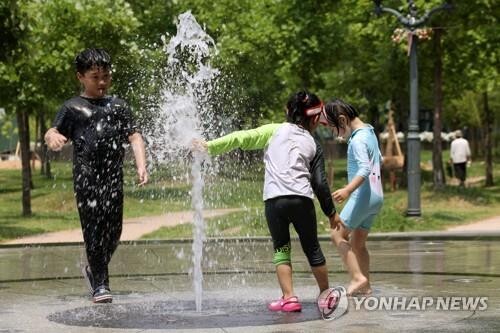 This year's first heat wave warning issued