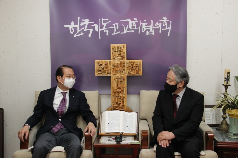 권영세 "尹정부 대북정책 이전과 크게 다르지 않아"…NCCK 예방