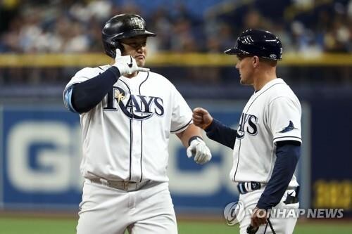 최지만, 12번째 멀티히트로 20경기 연속 출루…팀은 4-5 역전패