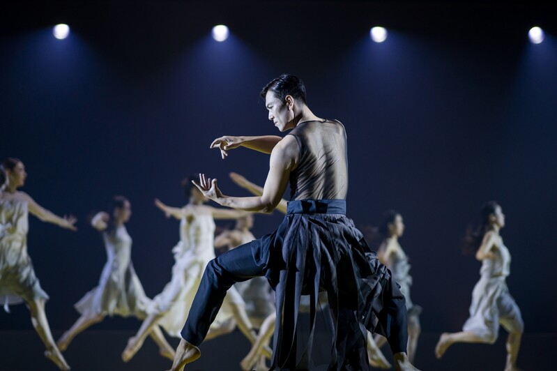 '정중동'에서 솟구치는 원시적 에너지…국립무용단 '회오리'
