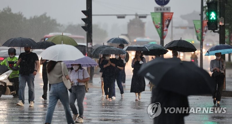 As rainy season begins, downpours hit Seoul, other cities