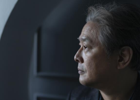 '헤어질 결심' 박찬욱 감독 "고전적이고 우아한 사랑 이야기"