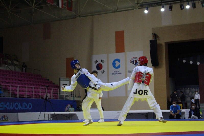 박태준·강미르, 아시아태권도선수권서 '금빛 발차기'