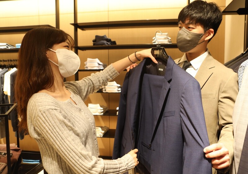 거리두기 해제에 늘어난 결혼식…롯데百, 내달부터 웨딩 행사