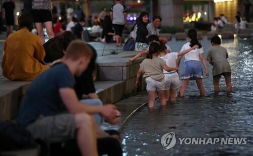 Seoul, major cities record 2 tropical nights in row: weather agency