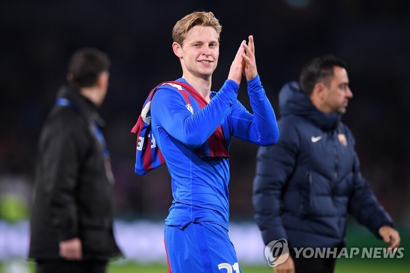 "맨유, 바르사서 더용 영입 합의…이적료 884억원"