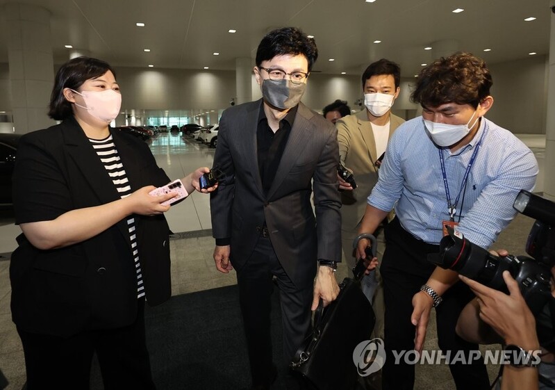 Justice Minister Han departs for U.S. for meeting with FBI chief