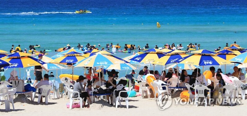 제주 함덕해수욕장 전국 18번째로 '북적북적'