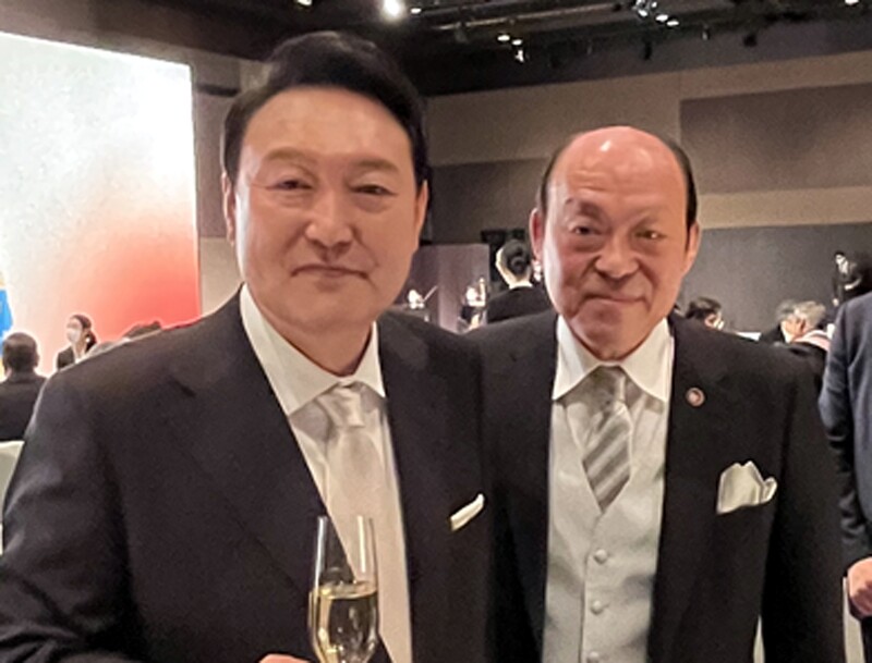 일본 끌려간 도예 명장의 후손…424년만에 선조 묘 참배