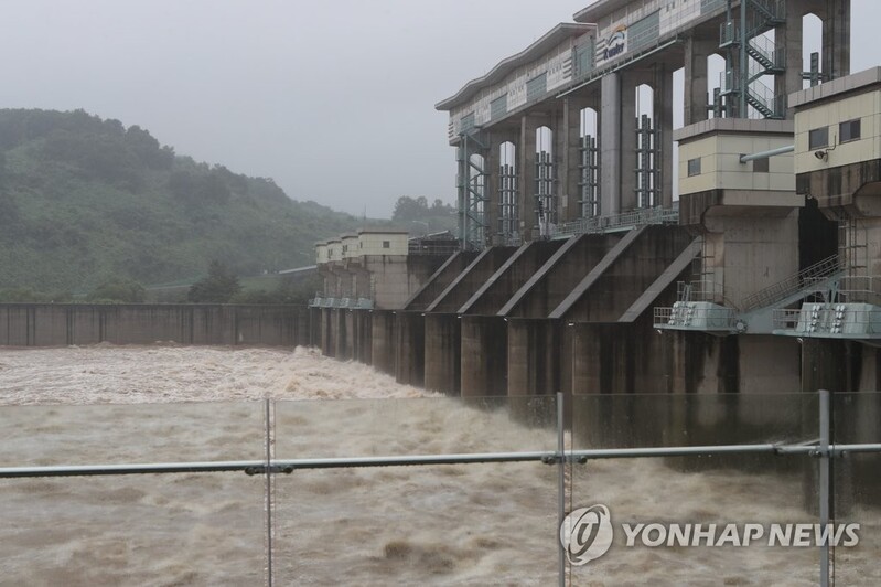 (LEAD) N. Korea appears to have discharged water from dam near inter-Korean border: gov't official