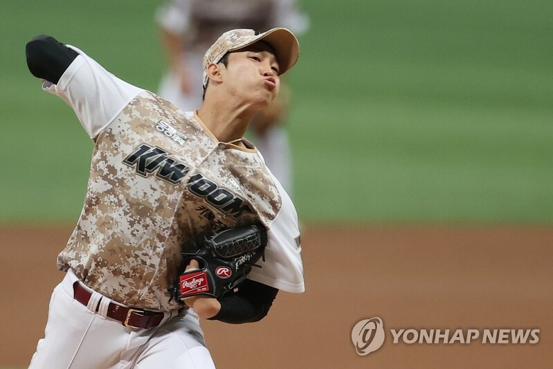 (LEAD) KBO's hardest-throwing starter working on new pitch