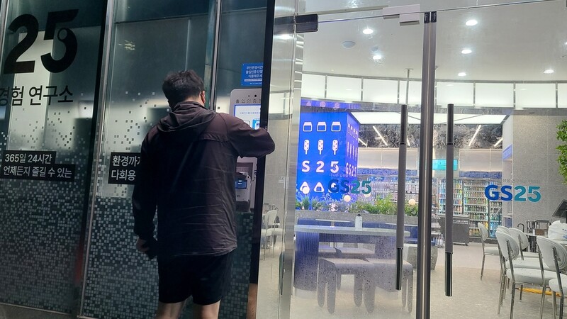 High-tech convenience stores boom amid high labor costs and contactless services