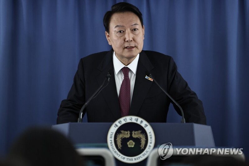 尹대통령 "한일, 과거사·미래 문제 한 테이블서 같이 풀어야"