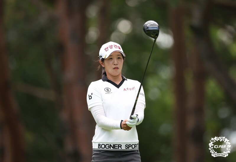 임진희, KLPGA 맥콜 대회 2R 선두…신인 윤이나·이예원 2·3위