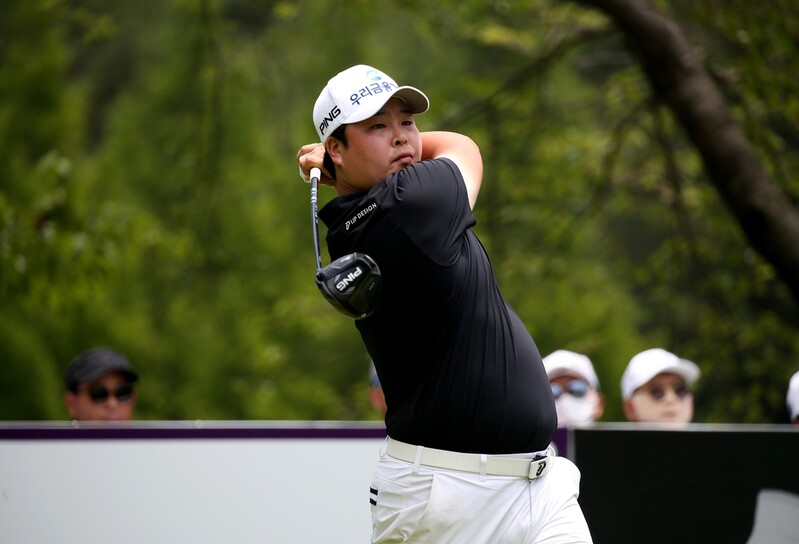 7개월 전 병역 마친 황중곤, 5년 만에 KPGA 우승컵 '통산 3승째'