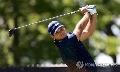 LIV 골프, '약한 고리' DP월드투어에 '소송전' 예고
