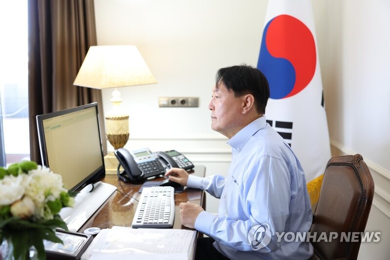 Photo of Yoon staring at blank computer screen raises eyebrows