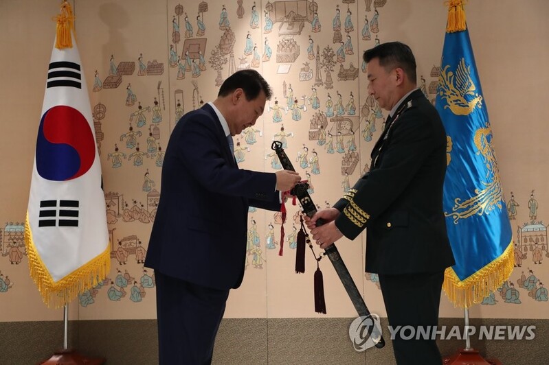 (LEAD) New JCS chief warns of 'unsparing' reprisal for N.K. provocations