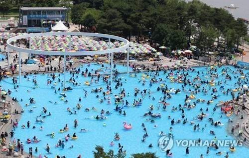(2nd LD) S. Korea's new COVID-19 cases spike amid resurgence woes