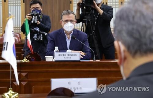 Mexican FM becomes honorary Seoul citizen