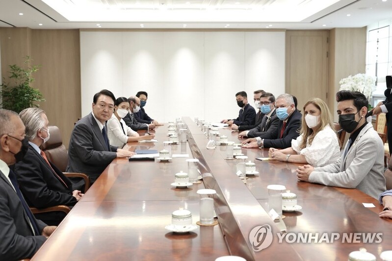 Yoon meets with ministers from Latin American nations