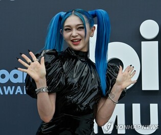 AleXa to drop Korean version of 'Wonderland'