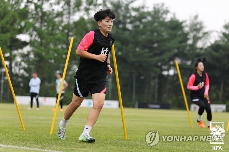 Veteran forward fitting right in with nat'l football team after long absence
