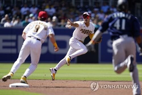 MLB닷컴 "간판타자 없이 잘나가는 샌디에이고…김하성 수비 덕"