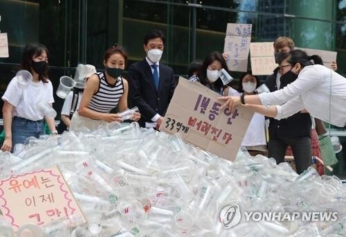 (Yonhap Feature) Deposit-refund scheme to tackle disposable takeaway cups in limbo