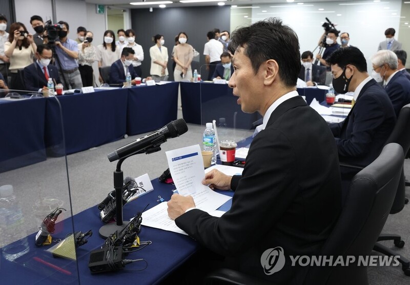 Financial regulator urges savings banks to intensify asset management amid fast-rising interest rates