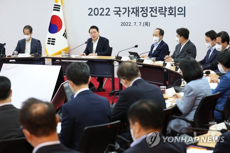 Yoon to begin receiving gov't policy briefings next week