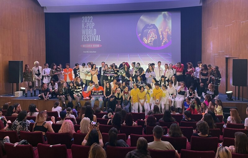 불가리아서 3년 만에 대면 케이팝 페스티벌…경연 열기 후끈