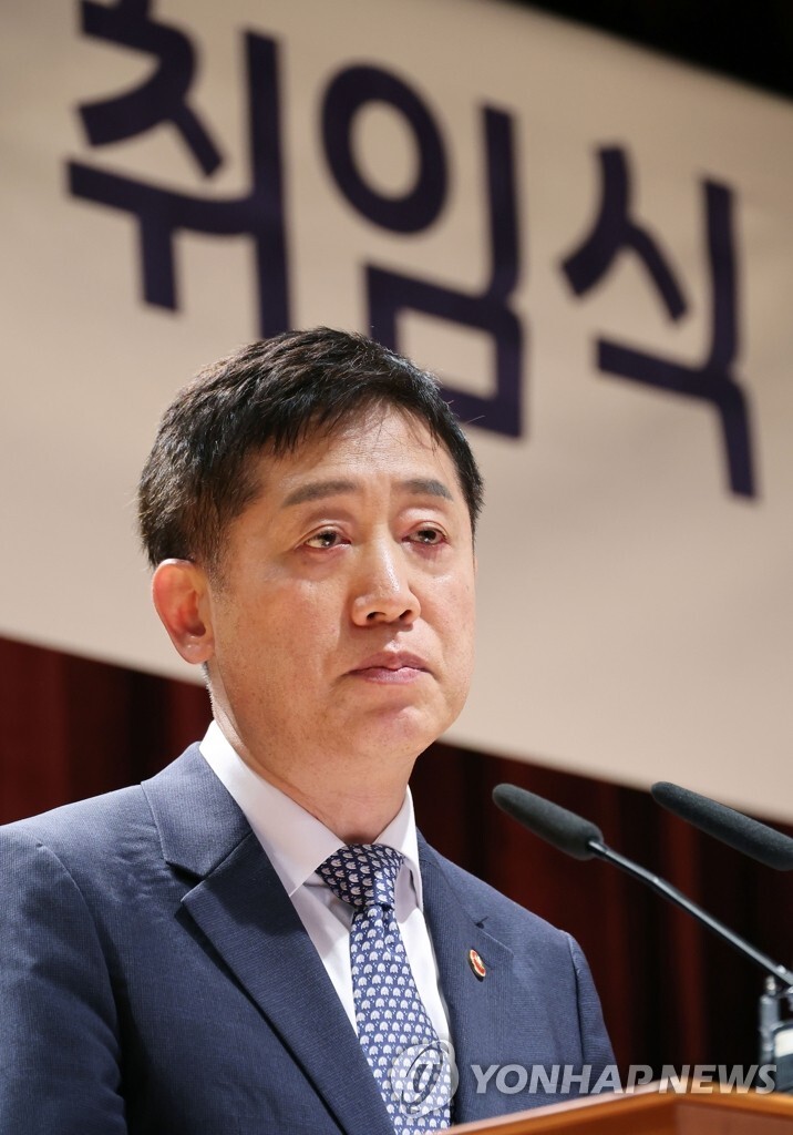 (LEAD) New FSC chief picks financial market stability as top priority