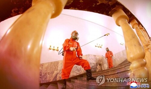 (LEAD) N. Korea's new suspected COVID-19 cases fall below 1,000: state media