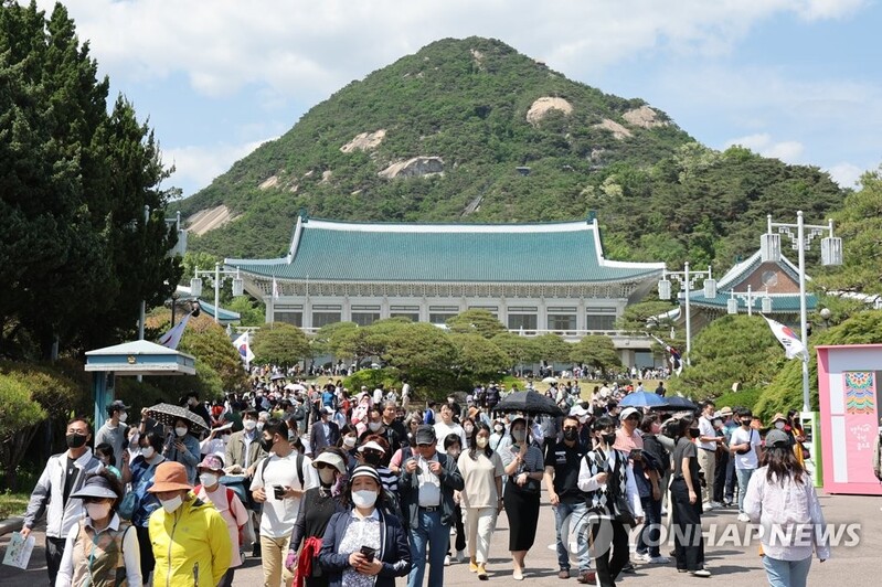 청와대 개방 두 달…"관람객 89%, 청와대 방문 '만족'"