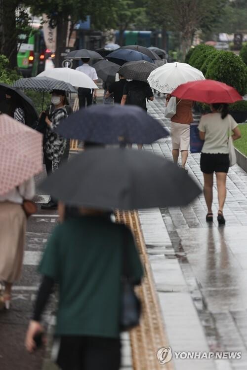 Torrential downpours to soak central region until Thursday morning