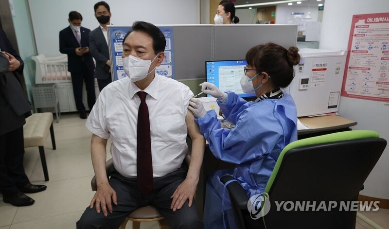 Yoon receives 4th vaccine shot against COVID-19