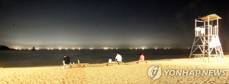 강릉 여름 밤바다 불 밝힌 고깃배…'어화둥둥' 행사