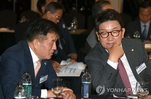 Senior presidential aide asks for ruling party's help in launching N.K. human rights foundation