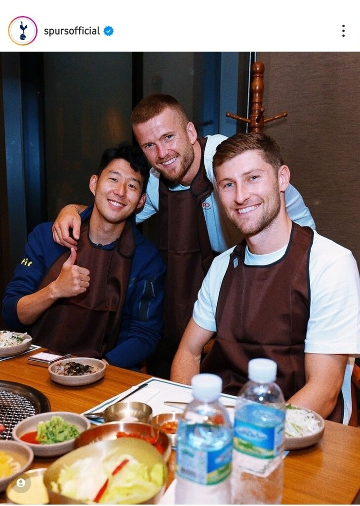 손흥민, 16일 세비야전 앞두고 토트넘 동료 선수들에 고기 대접