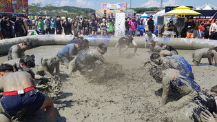 [K-Geography] Mud festival opens