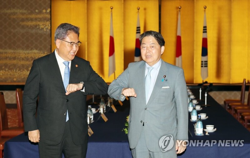 (2nd LD) S. Korea, Japan FMs agree on need for early resolution of forced labor issue