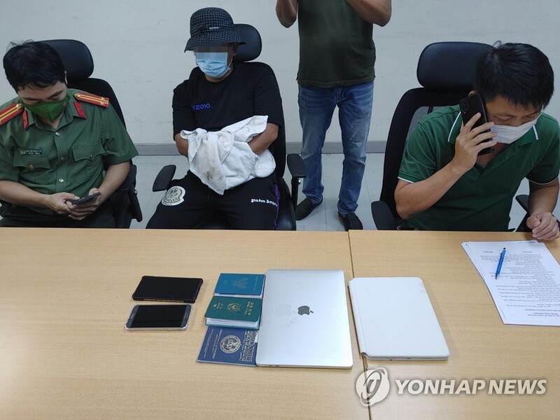 (LEAD) 1 of 3 major drug kingpins in Southeast Asia extradited from Vietnam