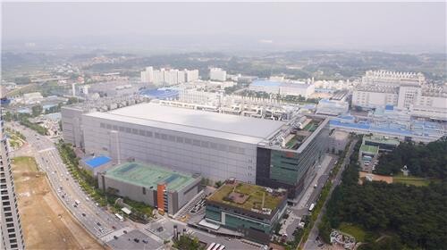 SK hynix withholds capacity expansion plan amid growing global uncertainty: sources