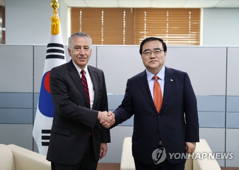 Nat'l security adviser meets with new U.S. ambassador