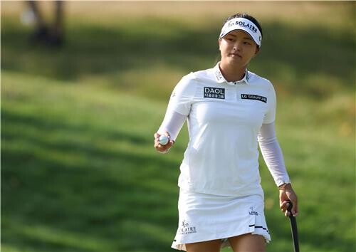 고진영, 에비앙 1R 5언더파 선두권…전인지·박민지도 4언더파