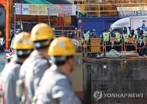 Talks to end 51-day shipyard strike enter crucial phase