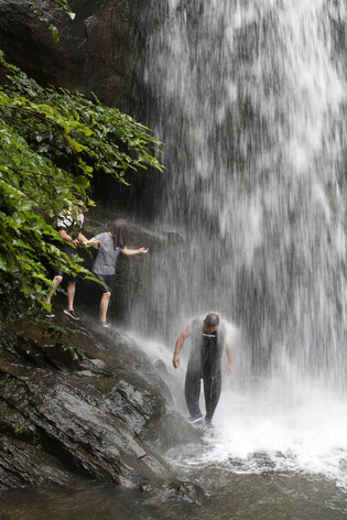 [Moment to Focus] Beating heat wave at waterfall