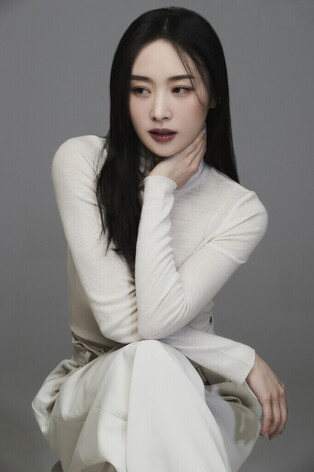 Former Kara member Nicole releases digital single 'YOU.F.O'